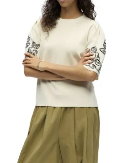 Pull beige uni pourvu d'une coupe droite et de manches courtes
