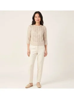 Pull beige uni pourvu d'une coupe droite et de manches longues