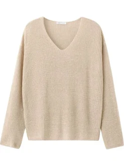 Pull beige uni pourvu d'une coupe droite et de manches longues