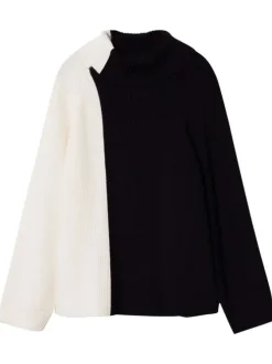 Pull black bicolore coupe droite avec un col roulé et des manches en bord côte
