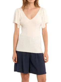Pull blanc uni pourvu de manches courtes et d'une coupe ajustée