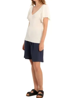 Pull blanc uni pourvu de manches courtes et d'une coupe ajustée
