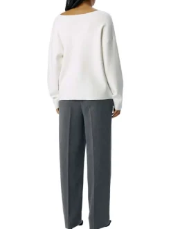 Pull blanc uni pourvu d'une coupe droite et de manches longues