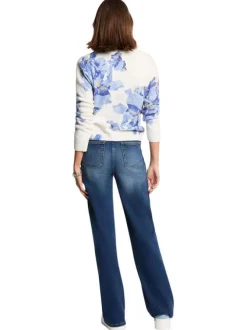 Pull bleu ciel imprimé floral avec une coupe droite et un col rond