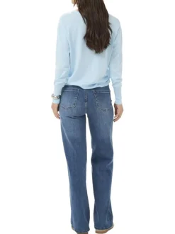 Pull bleu ciel uni pourvu d'une coupe droite et de manches longues