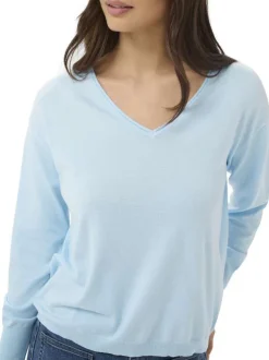 Pull bleu ciel uni pourvu d'une coupe droite et de manches longues