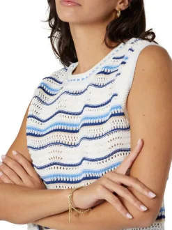 Pull bleu à rayures sans manche pourvu d'une coupe droite
