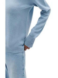 Pull bleu uni avec une coupe droite un col v et à manches longues