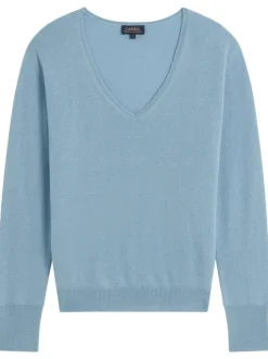 Pull bleu uni avec une coupe droite un col v et à manches longues