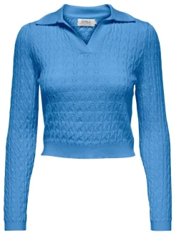 Pull bleu uni en maille structurée avec une coupe droite et un col v à revers