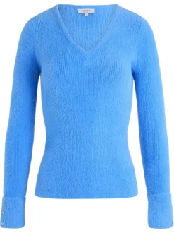 Pull bleu uni orné de poils courts avec un col v et des manches longues