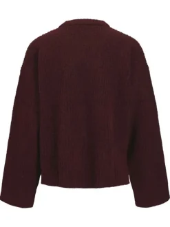 Pull bordeaux uni en maille avec une coupe oversize et un col rond