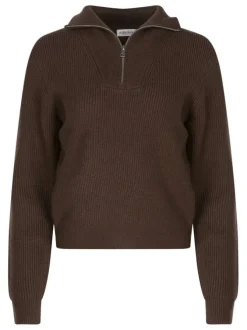 Pull brun uni à coupe droite avec un col camionneur et des manches longues