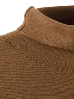 Pull camel en maille tricotée pourvu d'un col roulé et de manches longues