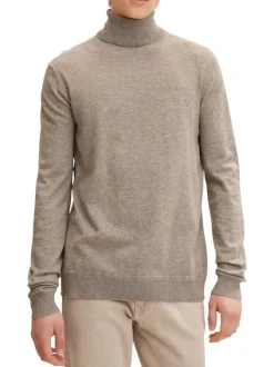 Pull camel uni coupe droite avec un col roulé et le logo de la marque brodé sur la hanche