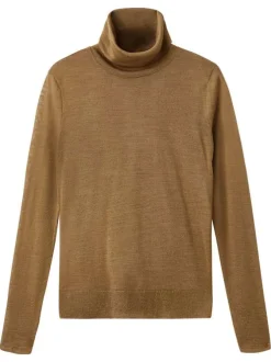 Pull camel uni coupe droite pourvu d'un col montant et de manches longues