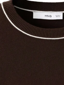 Pull chocolat uni avec une coupe droite et des manches courtes