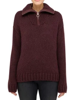 Pull chocolat uni avec une coupe droite et un col camionneur