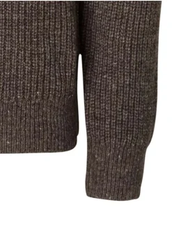 Pull chocolat uni avec une coupe droite et un col rond en bord côte
