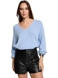 Pull ciel en maille effet lainage pourvu d'un col v et de manches longues