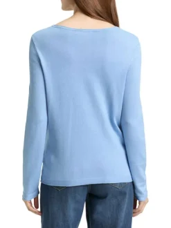 Pull ciel uni avec une coupe ajustée et des manches longues moulantes