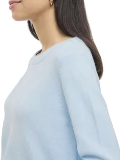 Pull ciel uni avec une coupe droite et un col rond en bord-côte