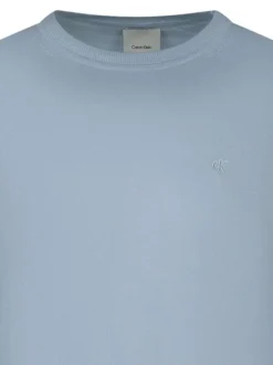 Pull ciel uni en coton avec une coupe droite et un col rond