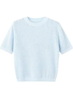 Pull ciel uni pourvu d'une coupe droite et de manches courtes