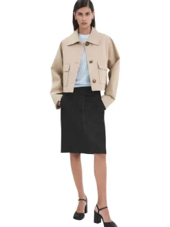 Pull ciel uni pourvu d'une coupe droite et de manches courtes