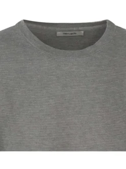 Pull à col rond gris uni texturé en lignes horizontales avec épaules marquées
