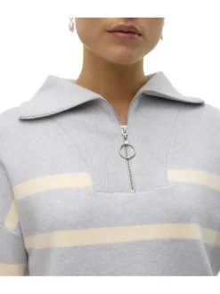 Pull à col roulé zippé gris clair à rayures écrues avec une coupe droite