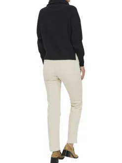 Pull à col roulé zippé noir uni avec une coupe droite et des fentes