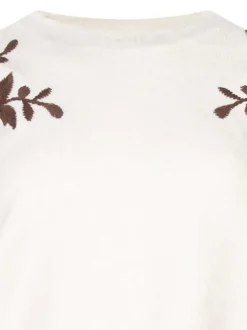Pull couleur écru, brodé, à col rond avec des manches longues