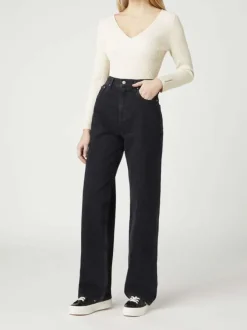 Pull écru avec un col v