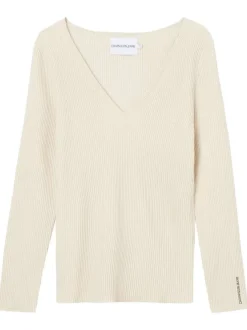 Pull écru avec un col v