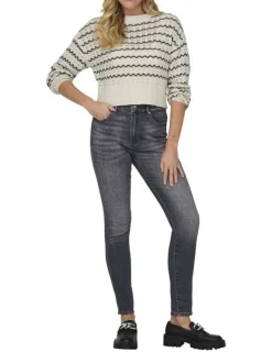Pull écru en maille ajourée à rayures ondulées noires avec une coupe crop top