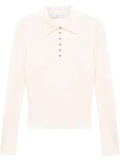 Pull écru en maille côtelée avec une coupe ajustée et un col polo boutonné