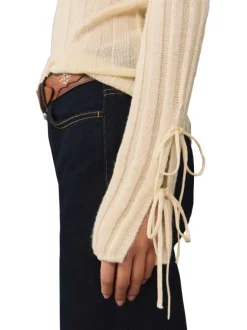 Pull écru en maille côtelée à coupe droite avec col rond et manches longues