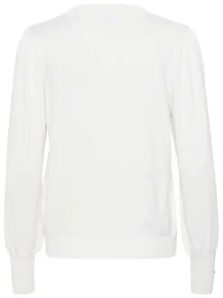 Pull écru en maille fine avec une coupe ajustée et un col rond
