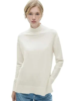 Pull écru en maille fine à coupe droite avec col montant et manches longues