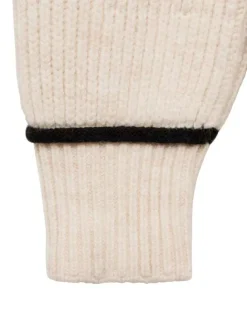 Pull écru en maille moyenne à coupe droite avec col montant et manches longues
