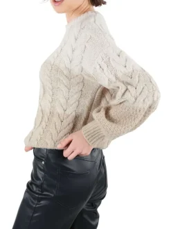 Pull écru en maille torsadée avec une coupe ample un col rond et un dégradé