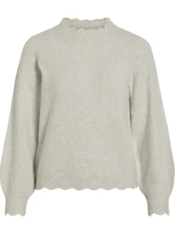 Pull écru en maille tricotée pourvu d'un col rond et de manches longues