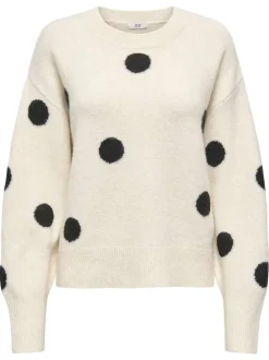 Pull écru à gros pois avec une coupe droite et un col rond