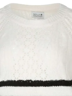 Pull écru rayé avec une coupe ajustée et des manches longues