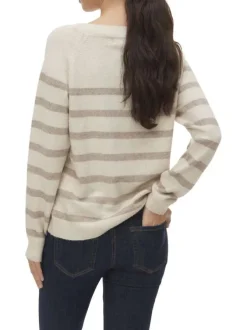 Pull écru à rayures avec une coupe droite et des manches longues