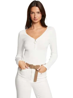 Pull écru uni avec une coupe ajustée, un col v zippé et à manches longues