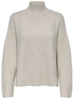 Pull écru uni avec une coupe droite à col montant et des manches longues
