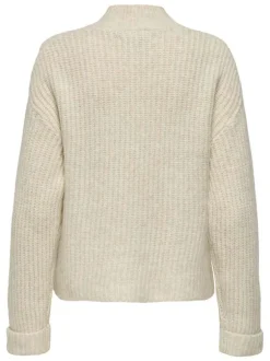 Pull écru uni avec une coupe droite à col montant et des manches longues