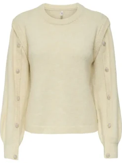 Pull écru uni avec une coupe droite à col rond et des manches longues